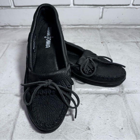 Minnetonka Women’s Kilty Driving Shoe Moccasin Size 7 - Picture 2 of 11